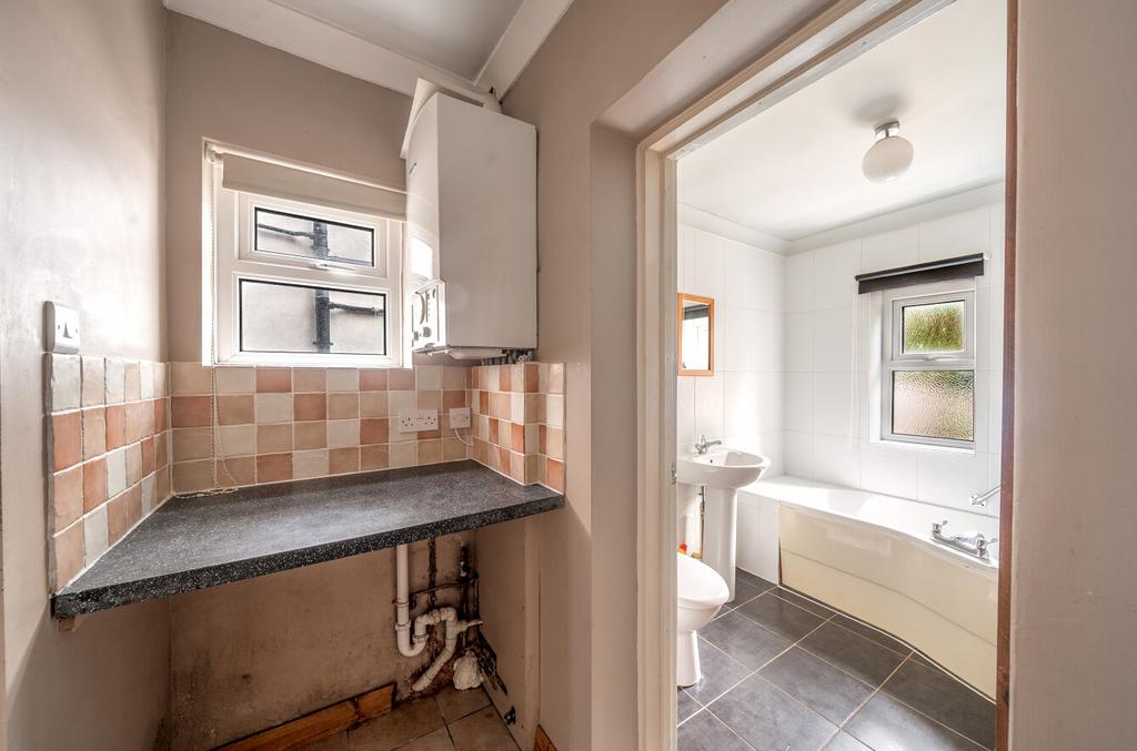 1302247-19-684ae9...