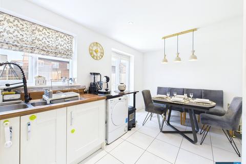 56 Cutter Lane, New Rossington, Doncaster, DN11 0HE