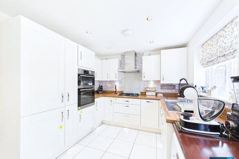 56 Cutter Lane, New Rossington, Doncaster, DN11 0HE