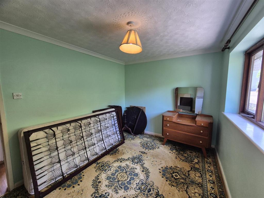Bedroom 2 (2).jpg