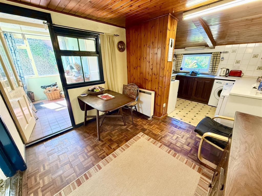Kitchen breakfast room