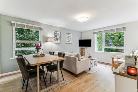 28 Oliver Close, London, W4 3RL