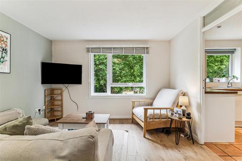 28 Oliver Close, London, W4 3RL