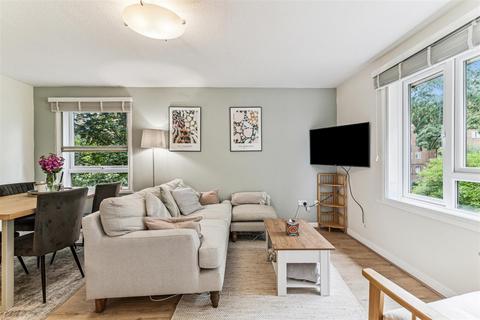 28 Oliver Close, London, W4 3RL