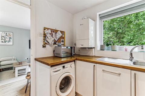 28 Oliver Close, London, W4 3RL