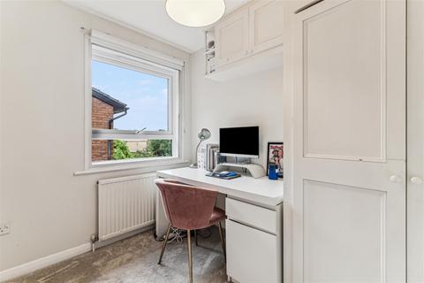 28 Oliver Close, London, W4 3RL