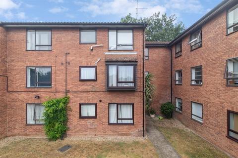 28 Oliver Close, London, W4 3RL