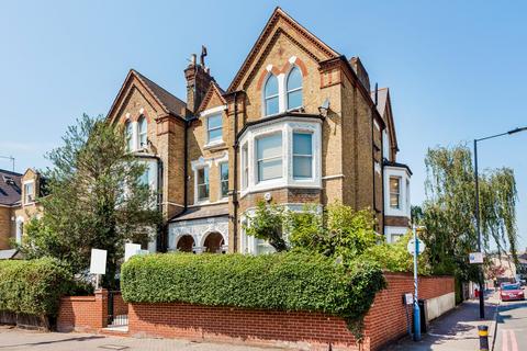 2 bedroom apartment to rent, Cavendish Road, London, SW12