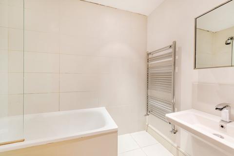 2 bedroom apartment to rent, Cavendish Road, London, SW12