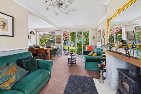 3 bedroom semi-detached house for sale, Queens Close, Cottingham