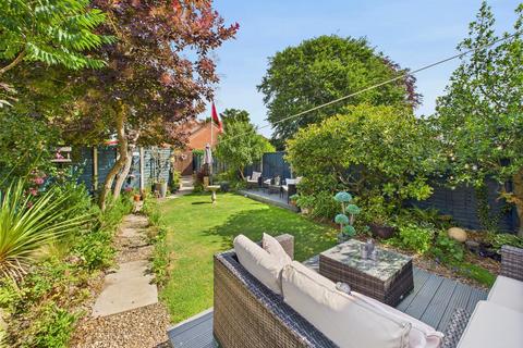 3 bedroom semi-detached house for sale, Queens Close, Cottingham