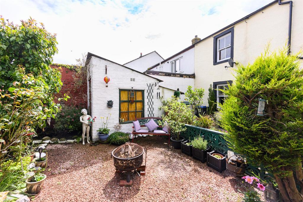 Courtyard garden
