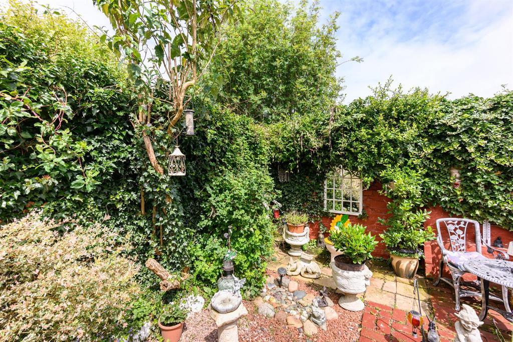 Courtyard garden