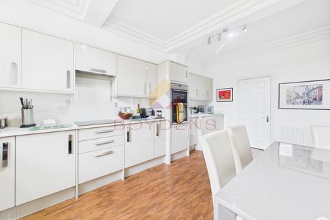 3 bedroom apartment for sale, Lexden Road, Colchester CO3
