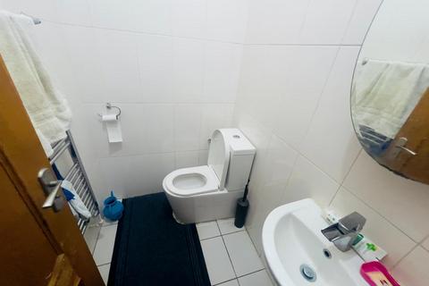 2 bedroom apartment to rent, Flat at New Street, Manchester