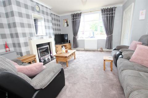 3 bedroom terraced house to rent, Stone Hall Road, Eccleshill, Bradford