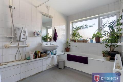 14 Hawthorn Road, London, N18 1EZ
