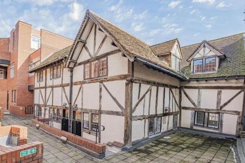 4 bedroom flat for sale, Flat 6 Queen Annes Court, Peascod Street, Windsor, Berkshire, SL4 1DG