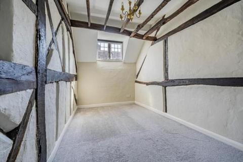 4 bedroom flat for sale, Flat 6 Queen Annes Court, Peascod Street, Windsor, Berkshire, SL4 1DG
