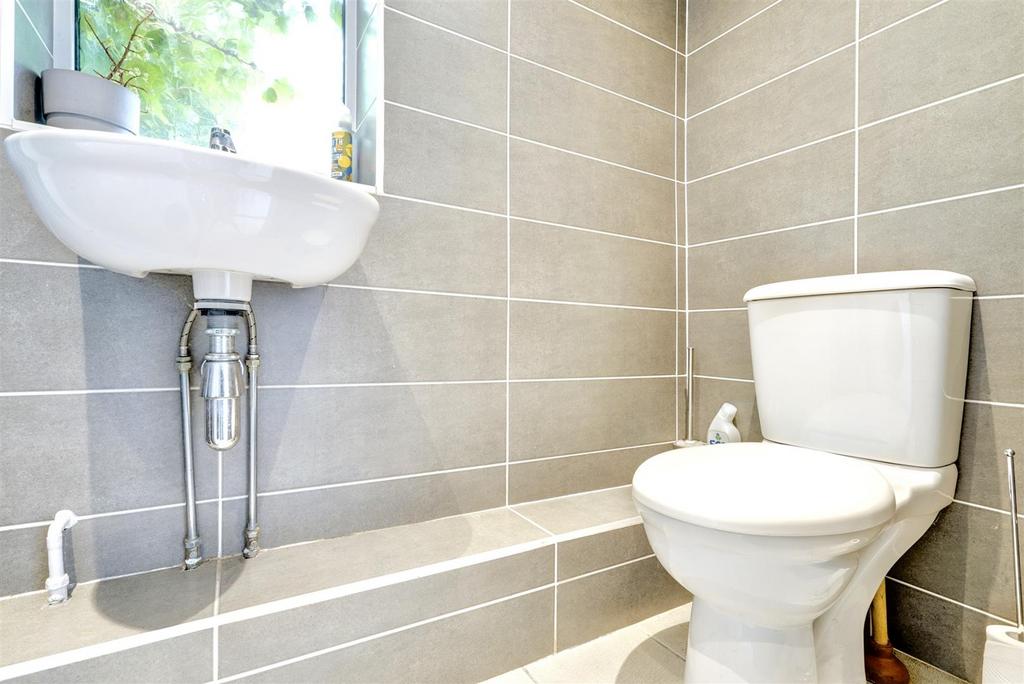Utility Room WC 1 2.jpeg