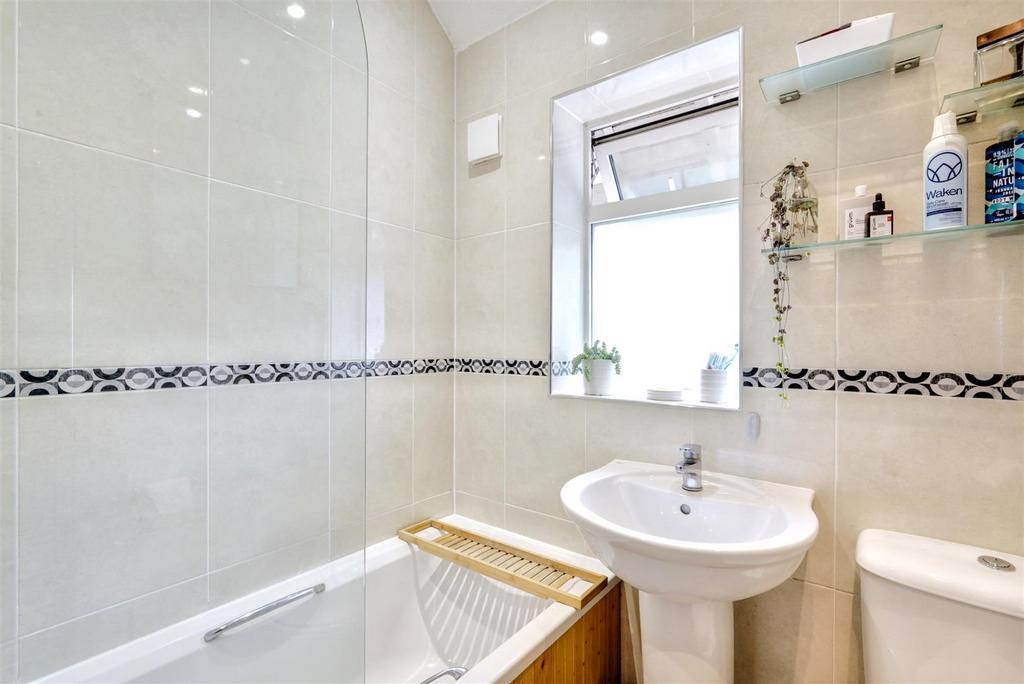 Bathroom 1 1.jpeg