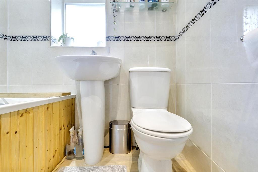 Bathroom 1 2.jpeg