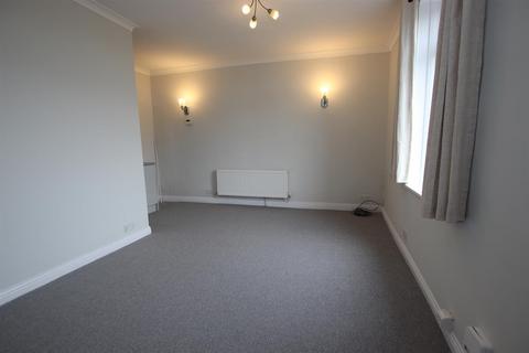 2 bedroom terraced house to rent, Planetrees Street, Allerton, Bradford
