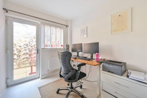 34 Benson Quay, London, E1W 3TR