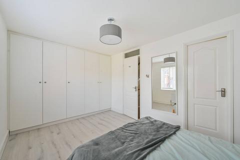 34 Benson Quay, London, E1W 3TR