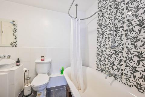 34 Benson Quay, London, E1W 3TR