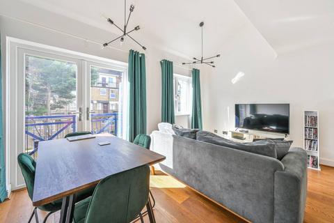 undefined, Benson Quay, Wapping, London, E1W