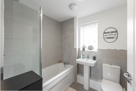 2 bedroom apartment for sale, Sunflower Drive, Great Park, NE13