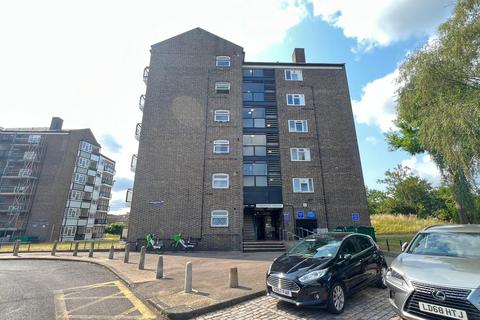 2 bedroom flat to rent, Foxborough Gardens, London SE4