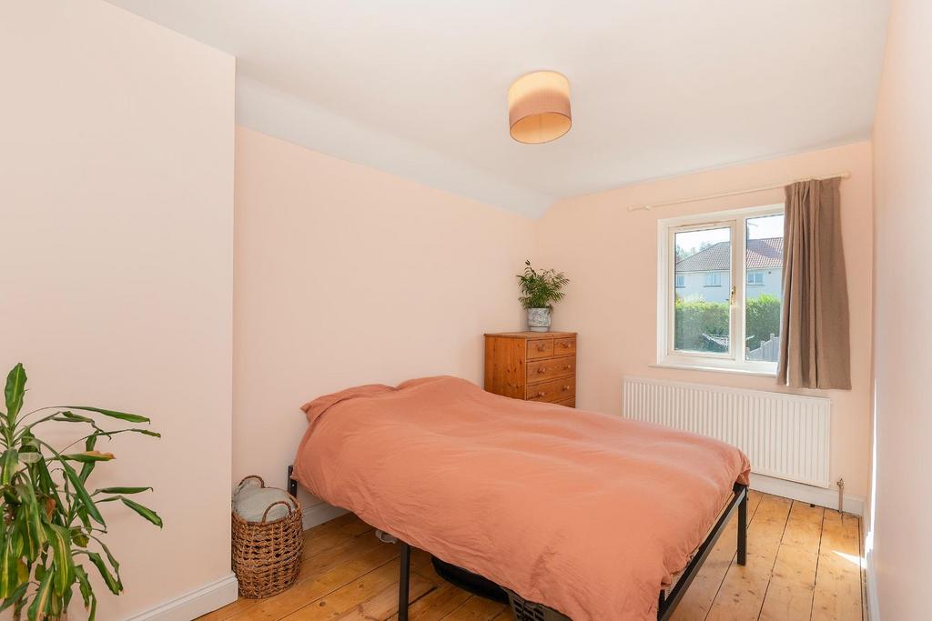 6 M5 RBR - Bedroom J.jpg