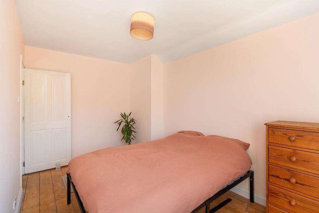 6 M5 RBR - Bedroom H.jpg