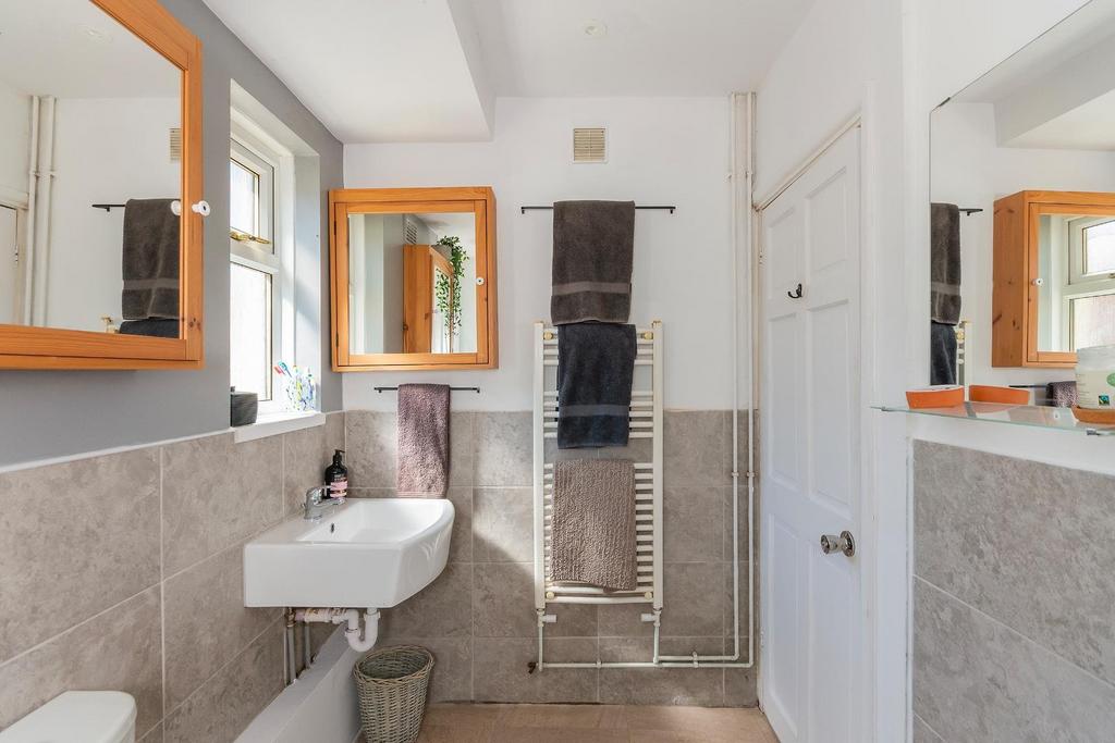 6 M5 RBR - Bathroom A.jpg