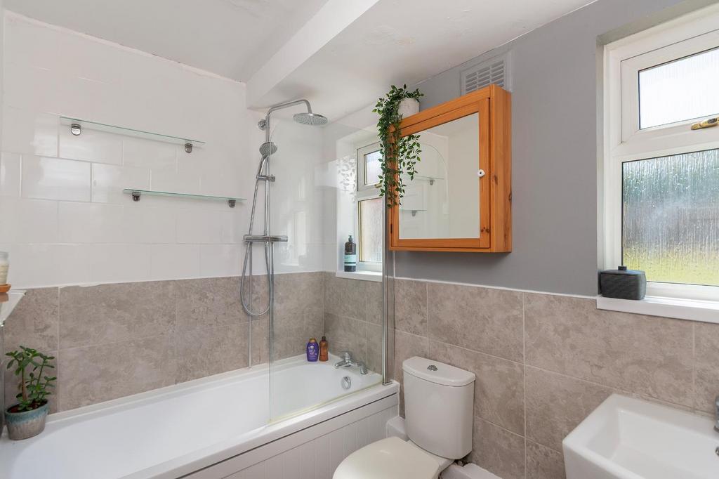 6 M5 RBR - Bathroom C.jpg