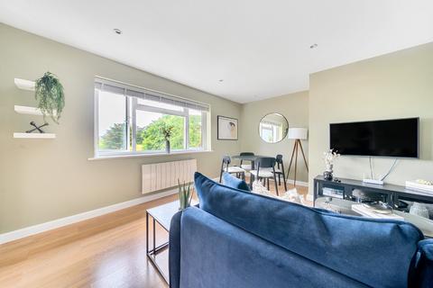 2 bedroom flat for sale, Hare Lane, Claygate, KT10