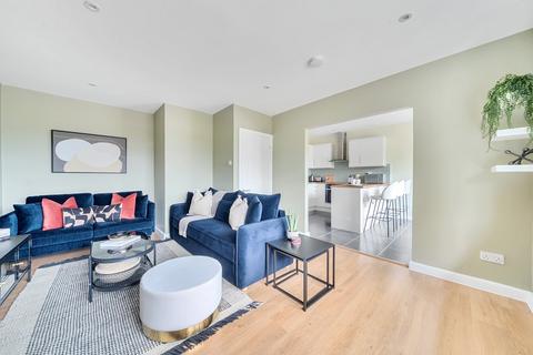 2 bedroom flat for sale, Hare Lane, Claygate, KT10