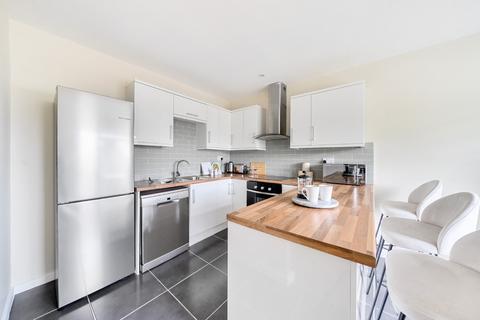 2 bedroom flat for sale, Hare Lane, Claygate, KT10