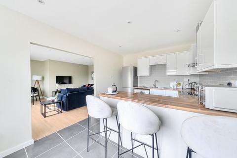 2 bedroom flat for sale, Hare Lane, Claygate, KT10