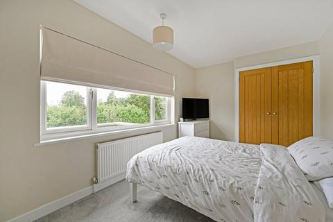 1 Cherry Glebe, Mersham, Ashford, TN25 6NL