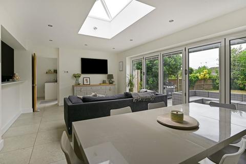 1 Cherry Glebe, Mersham, Ashford, TN25 6NL