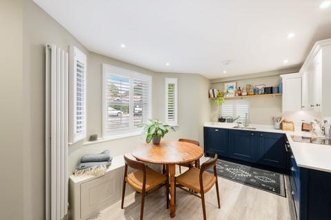 6a Manor Drive, Surbiton, KT5 8NE