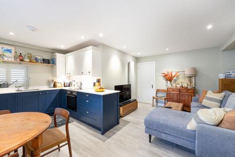 6a Manor Drive, Surbiton, KT5 8NE