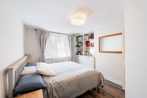 6a Manor Drive, Surbiton, KT5 8NE