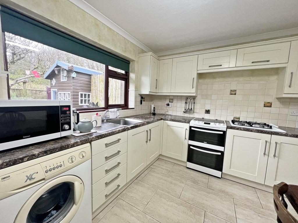 New kitchen e.JPG