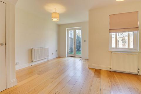 2 bedroom detached house to rent, Cravells Road, Harpenden, Hertfordshire, AL5