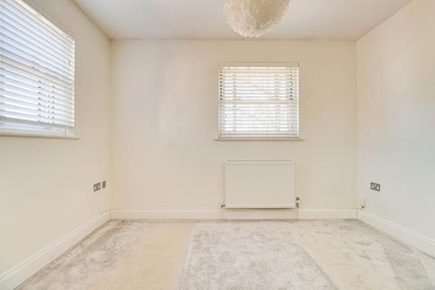 2 bedroom detached house to rent, Cravells Road, Harpenden, Hertfordshire, AL5