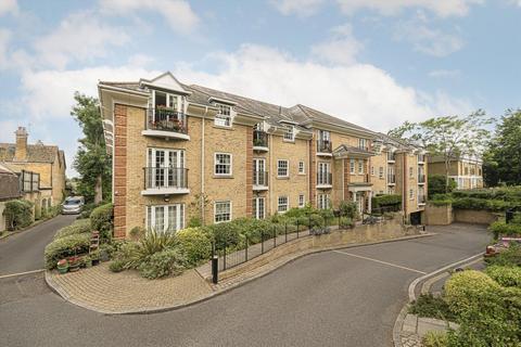 2 bedroom flat to rent, Oatlands Avenue, Weybridge KT13